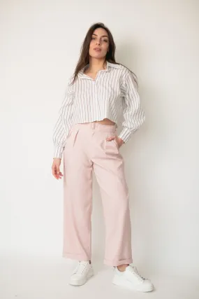 Hose mit Falten in der Taille